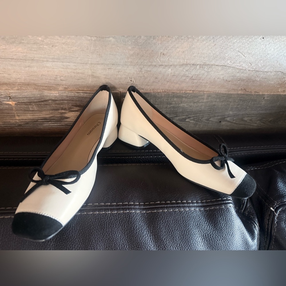 Two-Tone Cream and Black Ballet Flats with Bow Trim